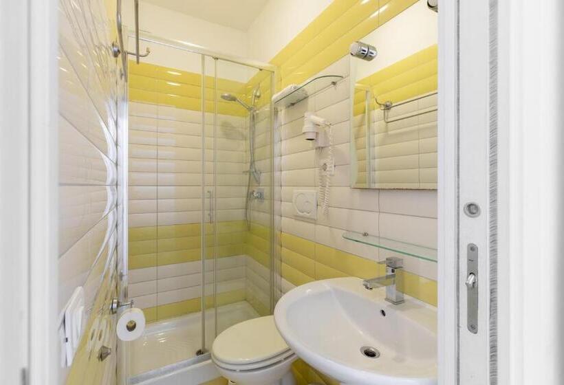 اتاق استاندارد سه نفره, Colosseo Con Il Cuore