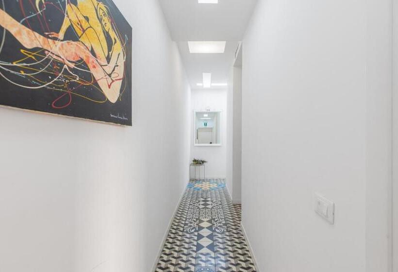 اتاق استاندارد سه نفره, Colosseo Con Il Cuore