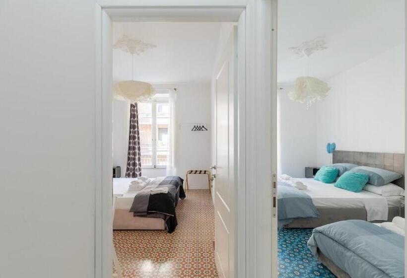 اتاق کلاسیک سه تخته, Colosseo Con Il Cuore