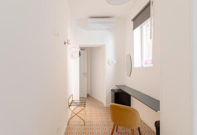 اتاق استاندارد یک نفره, Colosseo Con Il Cuore