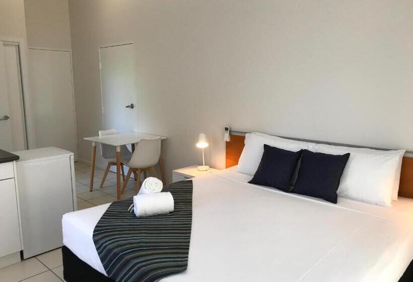 이코노미 스튜디오, Sandcastles 1770 Motel & Resort
