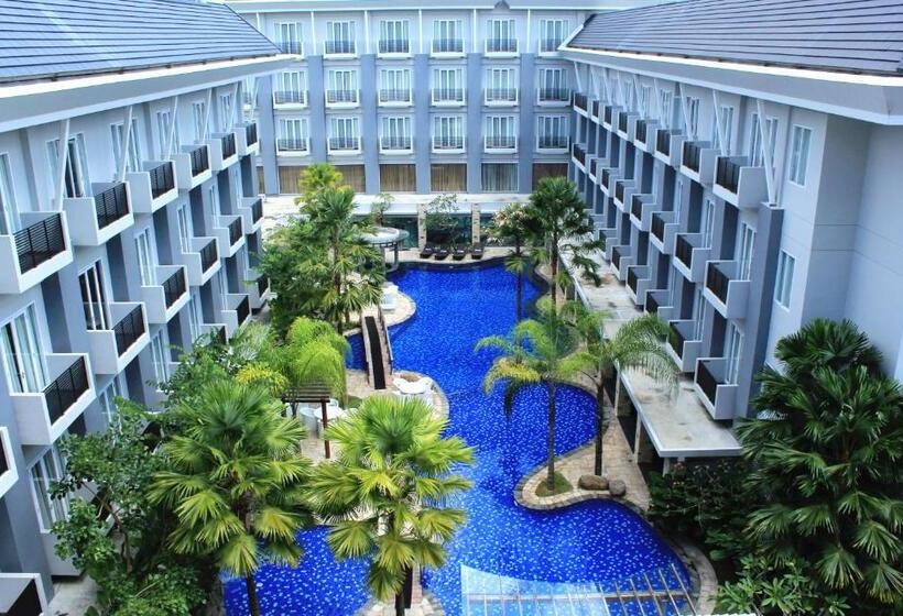 غرفة قياسية مطلّة علي حمام السباحة, Swiss Belhotel Danum Palangkaraya