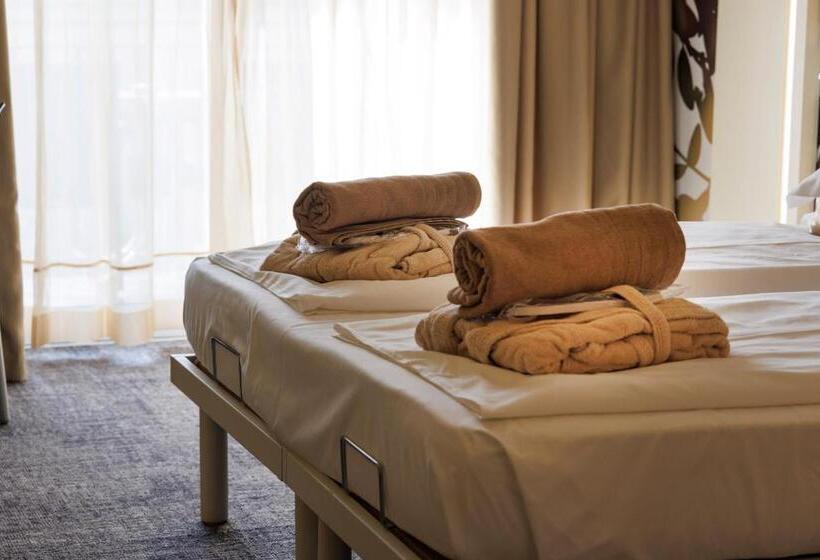 带河湖景观的轻年套房, Wellness Hotel Casa Barca