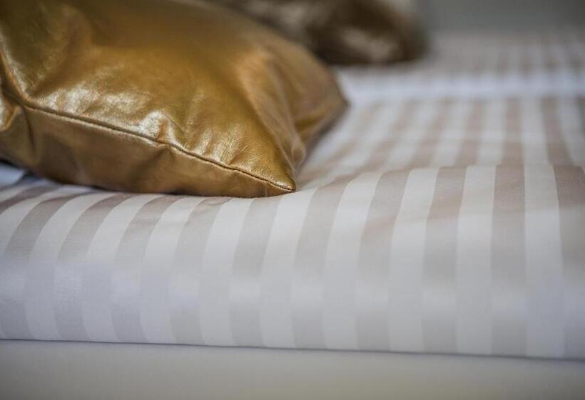 带河湖景观的轻年套房, Wellness Hotel Casa Barca