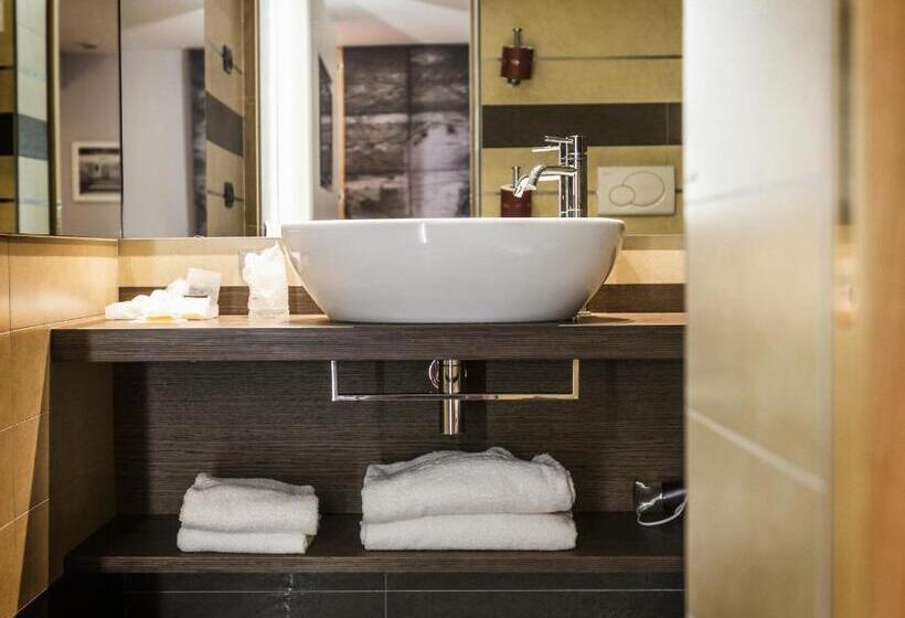 带河湖景观的轻年套房, Wellness Hotel Casa Barca