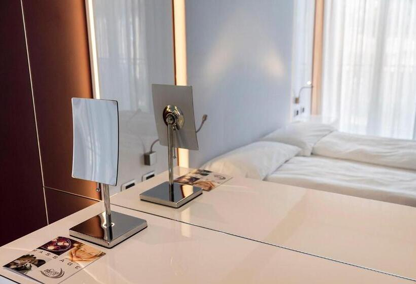 带河湖景观的轻年套房, Wellness Hotel Casa Barca