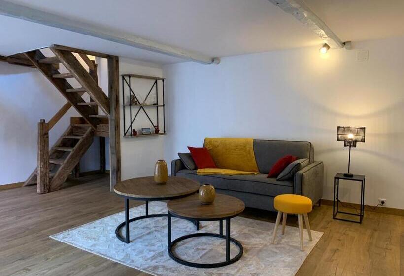 غرفة عائلية, L Ecole Des Demoiselles