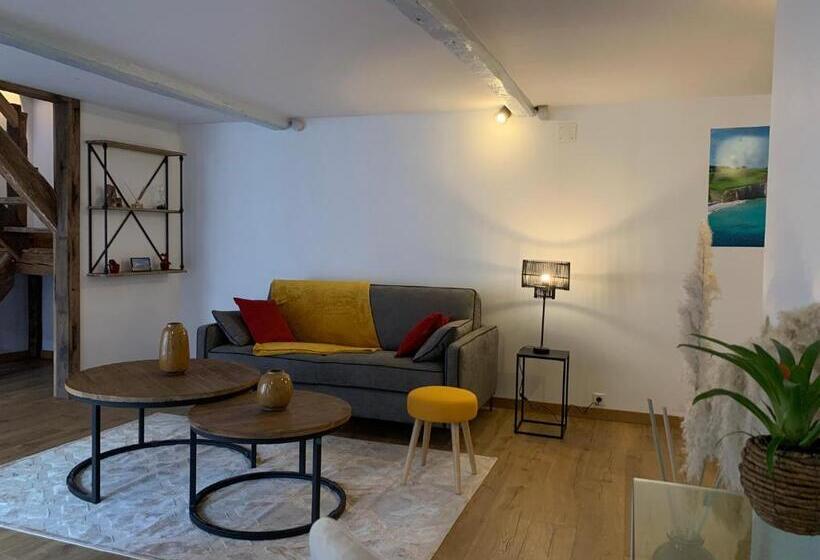 غرفة عائلية, L Ecole Des Demoiselles