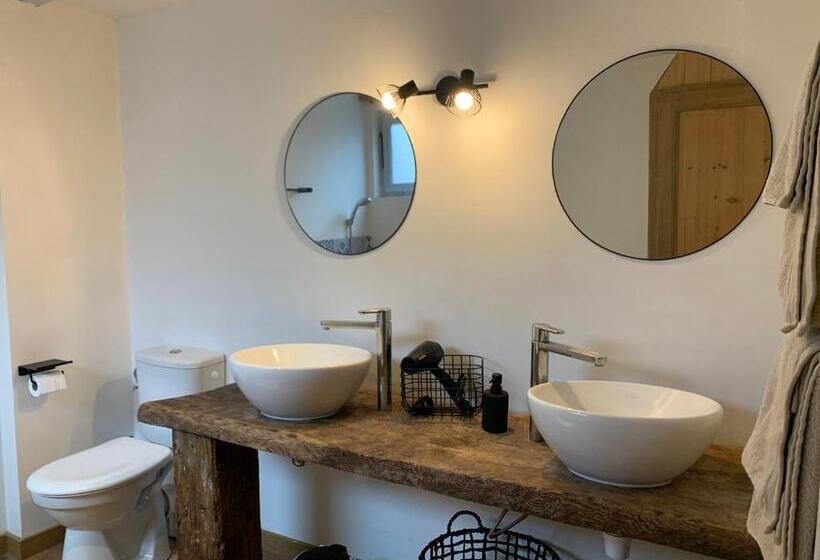 غرفة عائلية, L Ecole Des Demoiselles