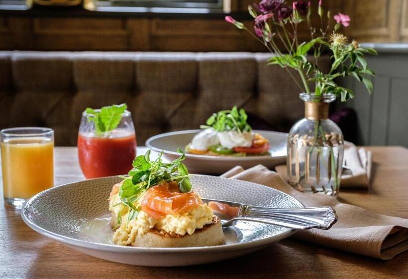 غرفة سوبيريور, The Cricketers Clavering