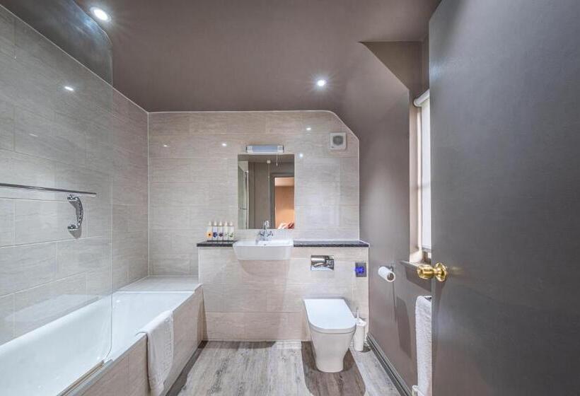 غرفة سوبيريور, The Cricketers Clavering