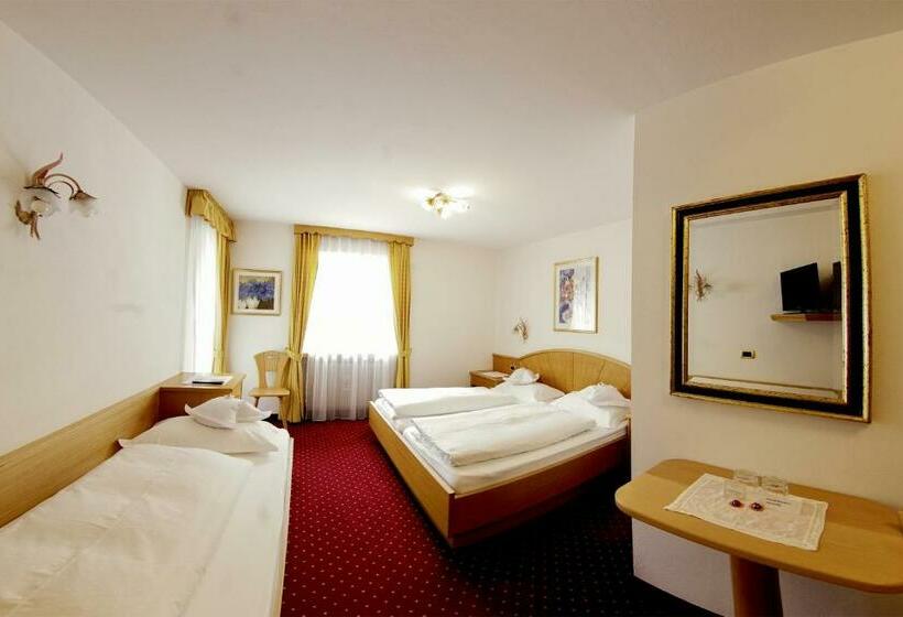 Трехместный Номер Стандарт с Балконом, Garni Crepaz