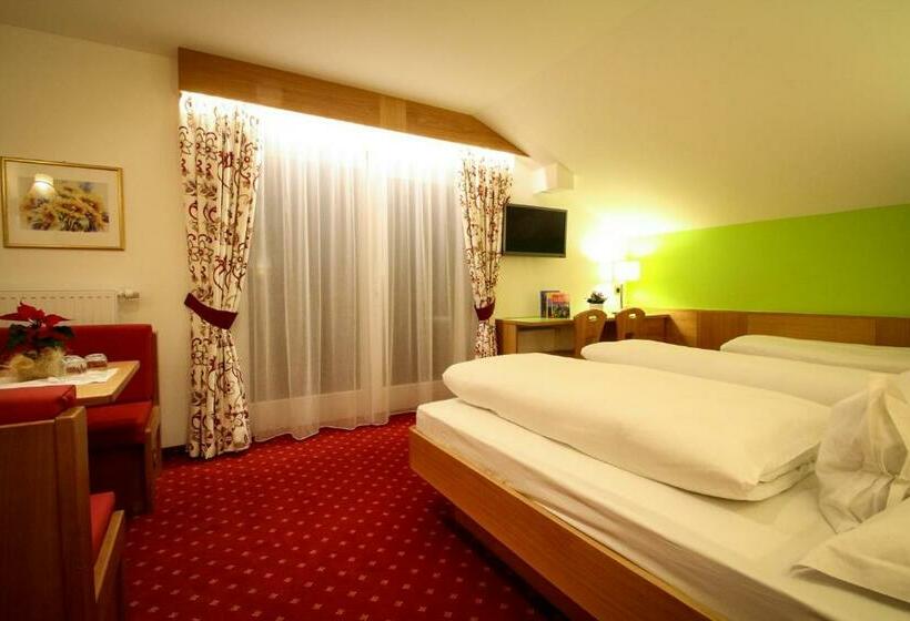 Трехместный Номер Стандарт с Балконом, Garni Crepaz