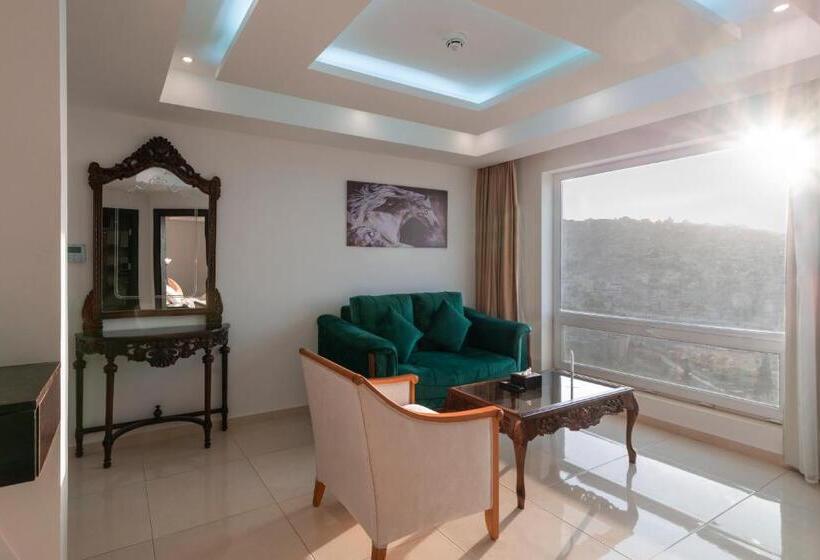 سوییت اجرایی, Petra Elite