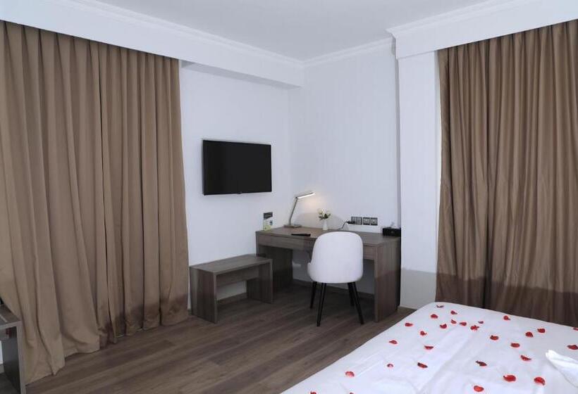 اتاق لوکس با تخت بزرگ, Th Bonroyal