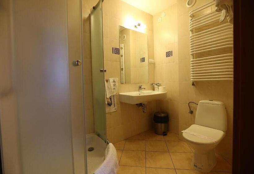 דירת חדר, Korona