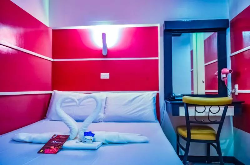 اتاق لوکس, 99 Cubao Quezon City