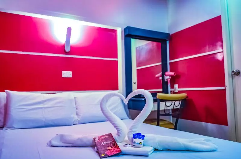 اتاق لوکس, 99 Cubao Quezon City