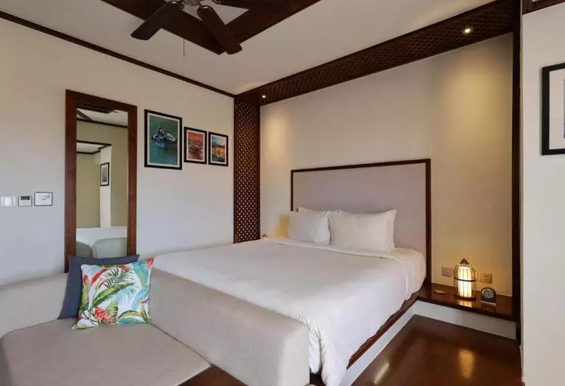 Suite with Hot Tub