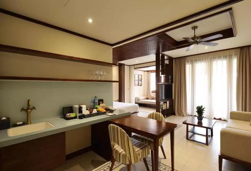 Suite King Bed