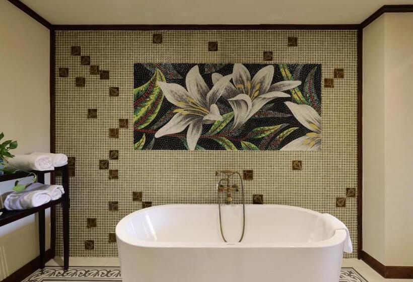 سوئیت با تخت بزرگ, Almanity Hoi An Resort & Spa