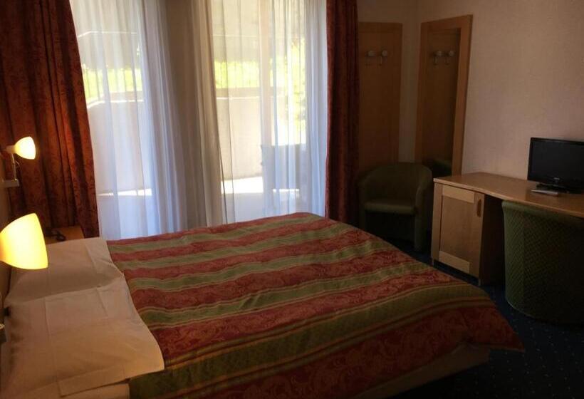 Номер Стандарт, Garni Enrosadira