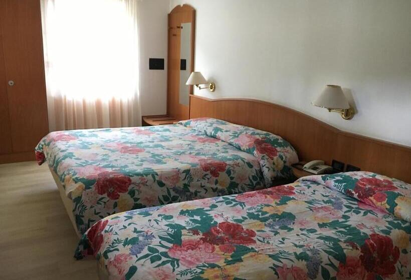 Номер Стандарт Трехместный, Garni Enrosadira