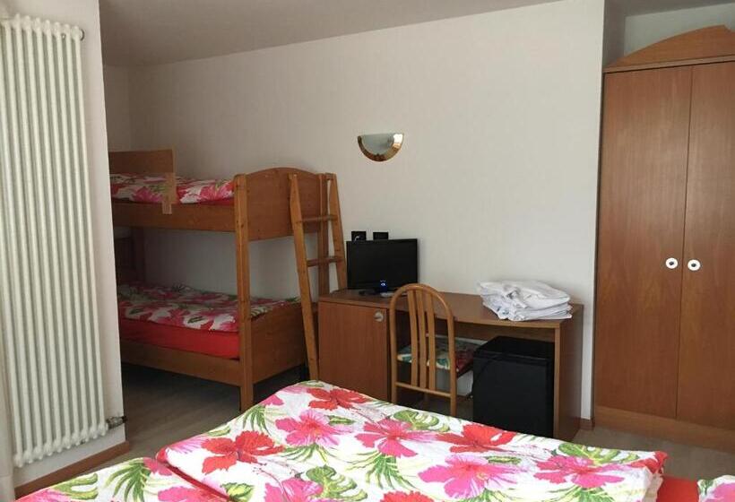 Четырехместный Номер Стандарт, Garni Enrosadira