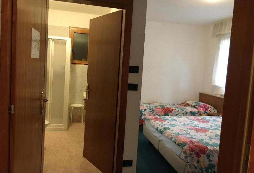 Трежместный Номер Economy, Garni Enrosadira