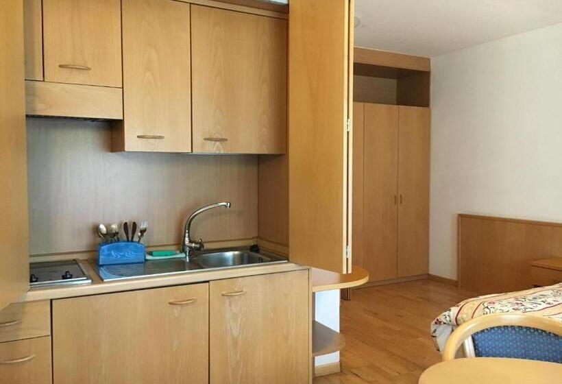 Номер Стандарт Вид на Сад, Garni Enrosadira