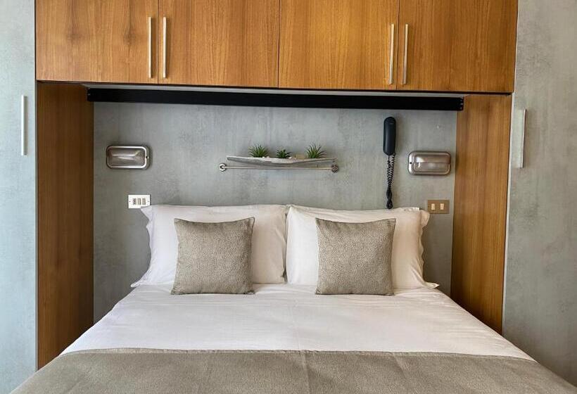 اتاق لوکس خانوادگی, Golf