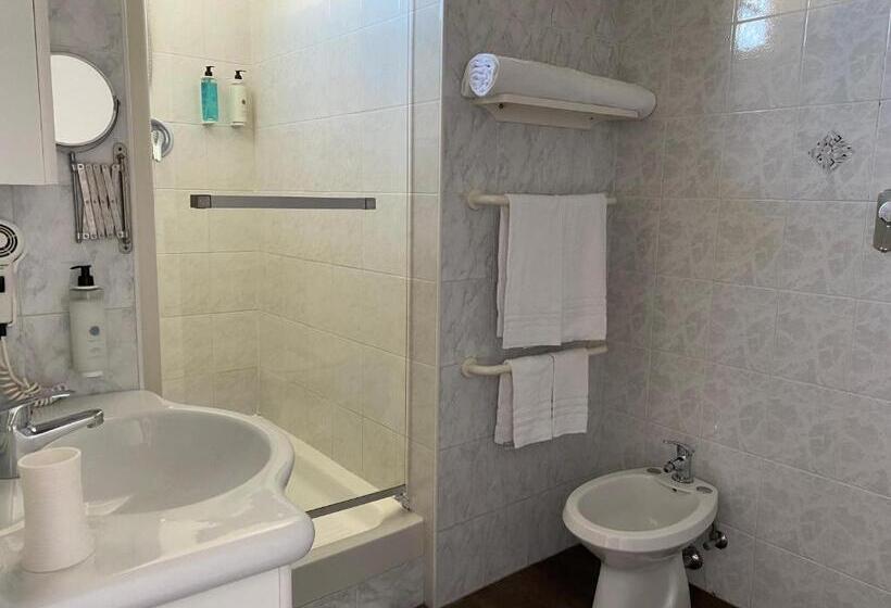 سوییت با چشم‌انداز دریا, Golf