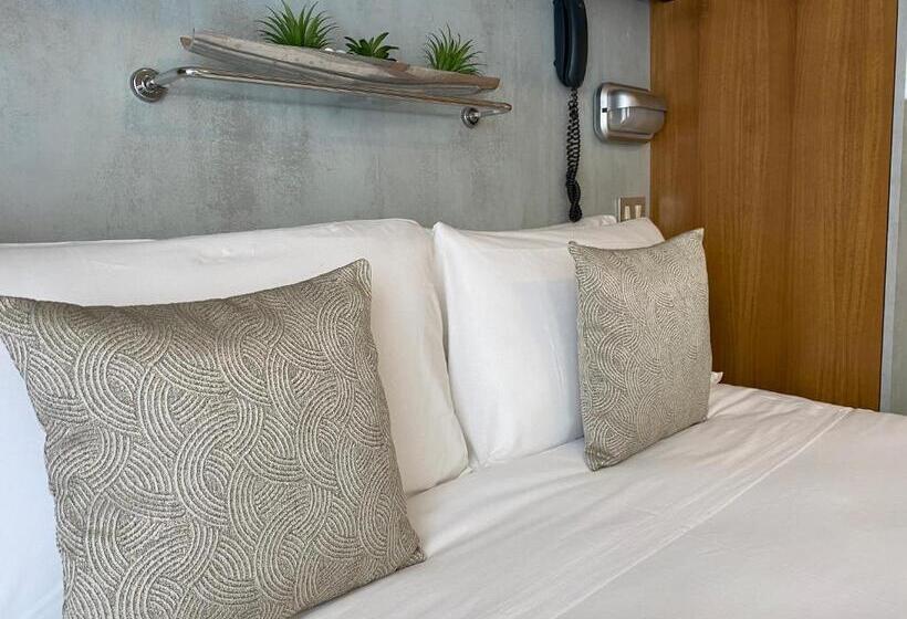 اتاق لوکس سه تخته, Golf