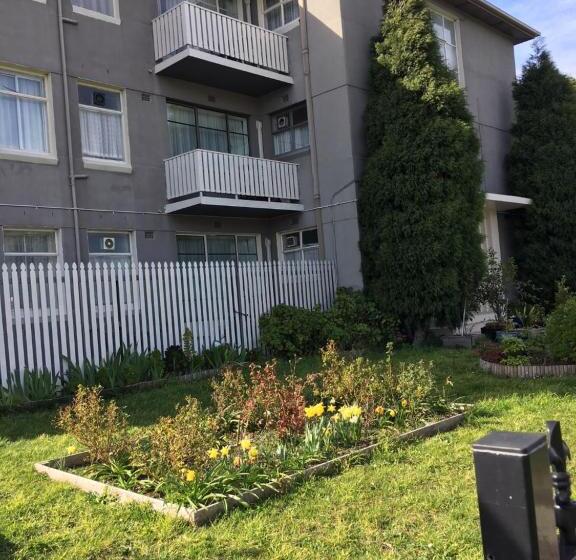 דירת שני חדרים, Hobart Apartments