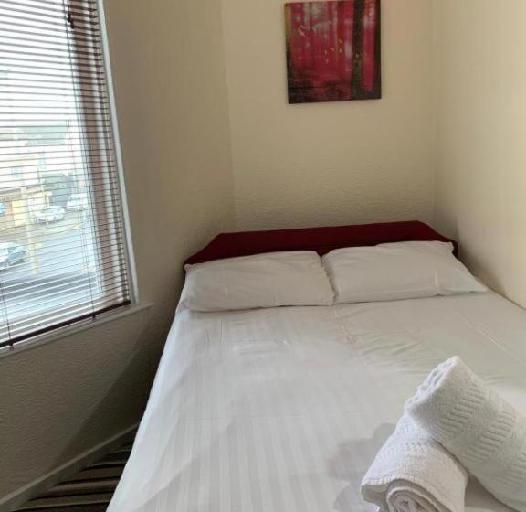 Номер Economy, OYO Wave Crest