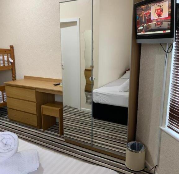 Семейный Номер, OYO Wave Crest