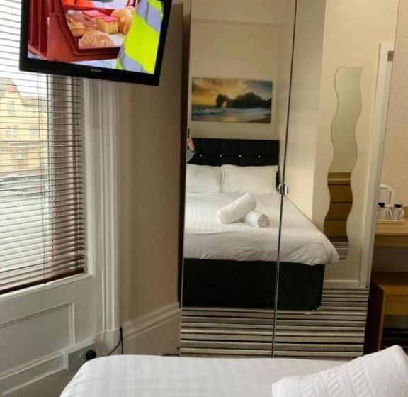 חדר משפחתי, OYO Wave Crest