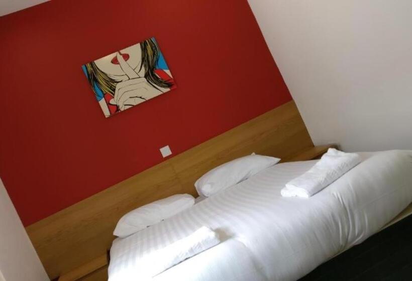 חדר דלוקס, OYO Wave Crest