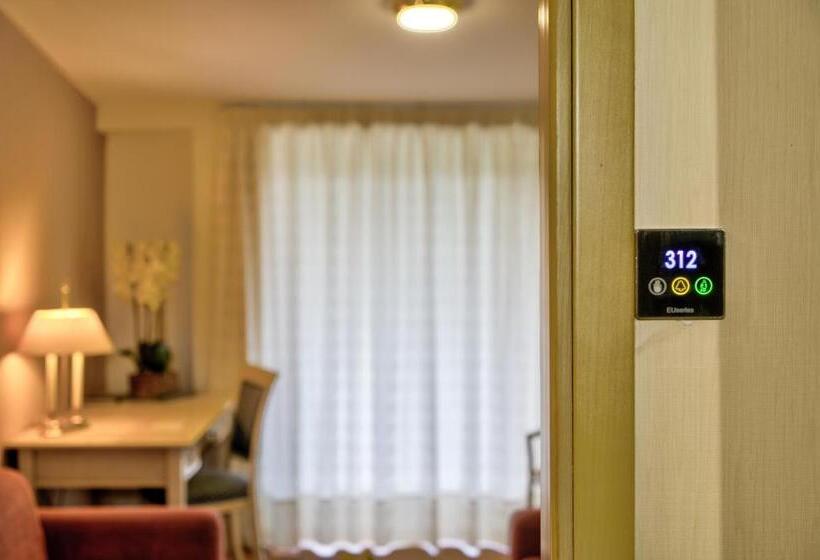 سوییت با چشم‌انداز دریا, Poseidon