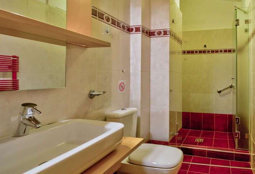 اتاق استاندارد سه تخته با چشم‌انداز باغ, Poseidon