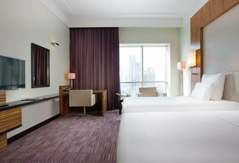 Номер Superior, Pullman Dubai Jumeirah Lakes Towers