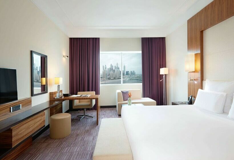 Номер Executive, Pullman Dubai Jumeirah Lakes Towers
