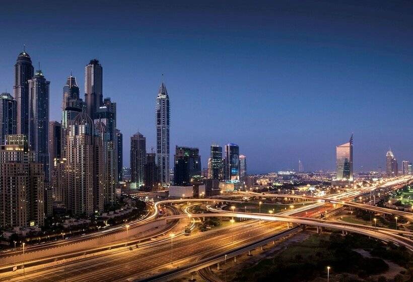 Номер Executive, Pullman Dubai Jumeirah Lakes Towers