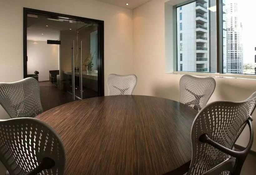 اتاق اجرایی, Pullman Dubai Jumeirah Lakes Towers