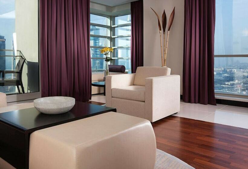 Люкс 3 Спальни, Pullman Dubai Jumeirah Lakes Towers