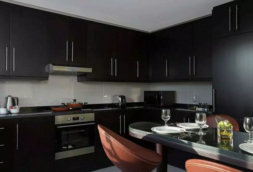 سوئیت مدیریتی 2 خوابه, Pullman Dubai Jumeirah Lakes Towers