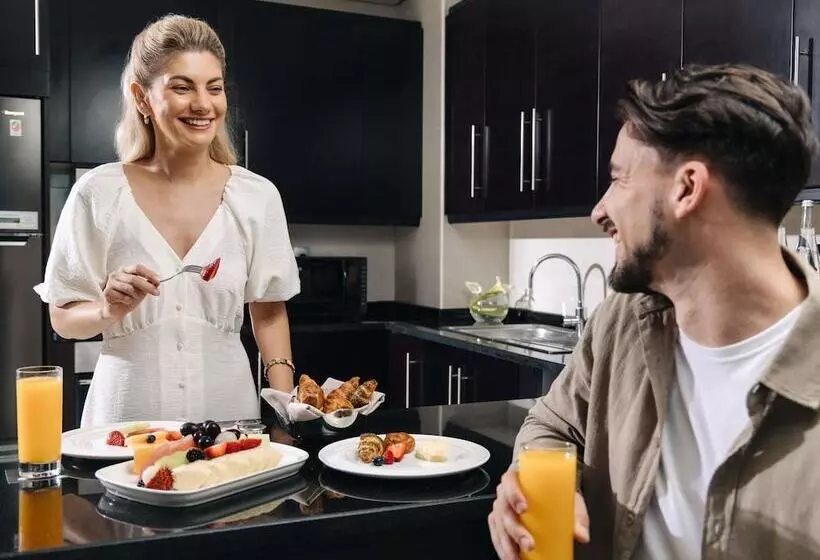 اتاق اجرایی, Pullman Dubai Jumeirah Lakes Towers
