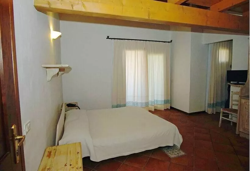 スタンダードスタジオ, Th San Teodoro Liscia Eldi Village