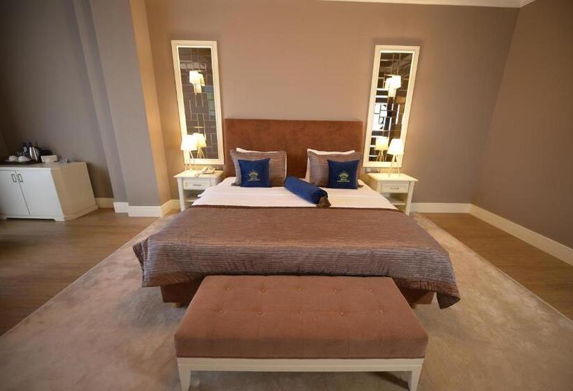 اتاق لوکس با تخت بزرگ, Royal Casino &