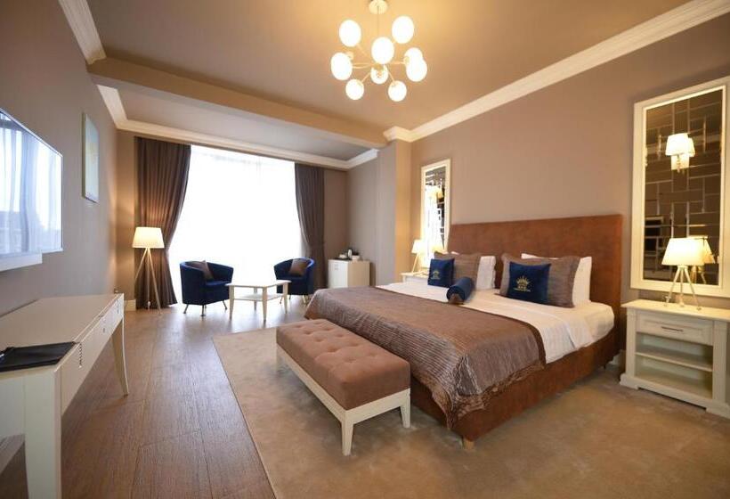 اتاق لوکس با تخت بزرگ, Royal Casino &